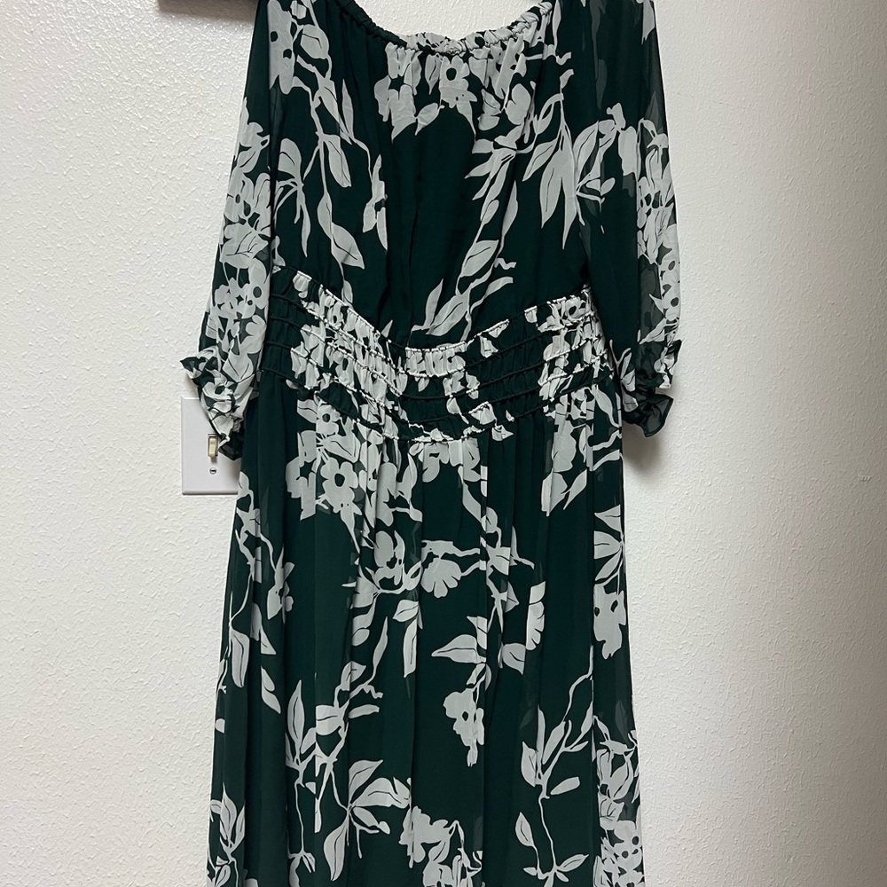 New York & Company Dark Green Floral Long Sleeve Dress